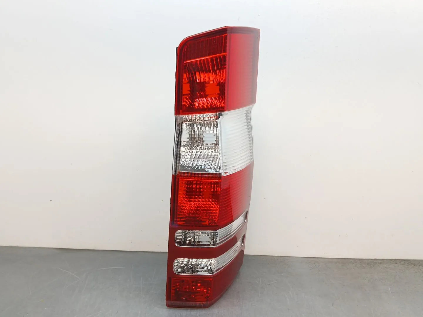 9068200264: Rücklicht für Mercedes-Benz SPRINTER 3,5-t Van (B906)